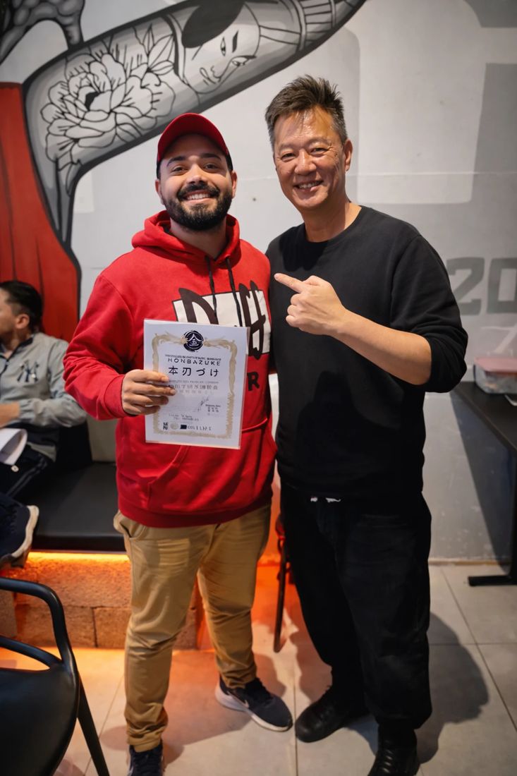 Weslei Vigolo com Chef Roberto Kim, Certificação em afiação japonesa